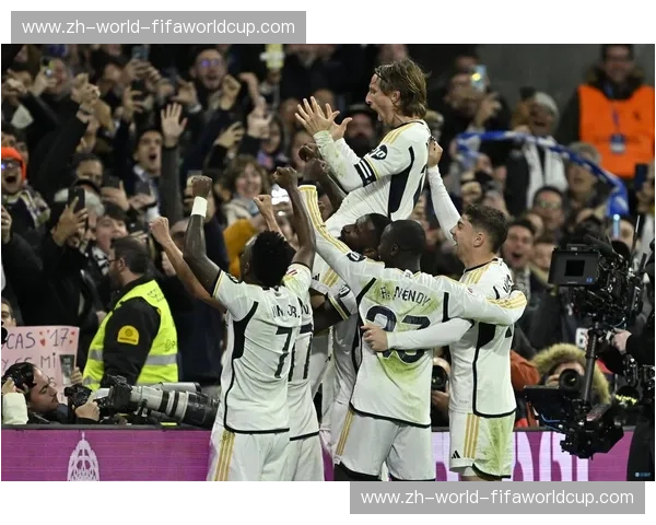 百年征伐与王座余温：皇马与巴萨，足球世界的永恒极点